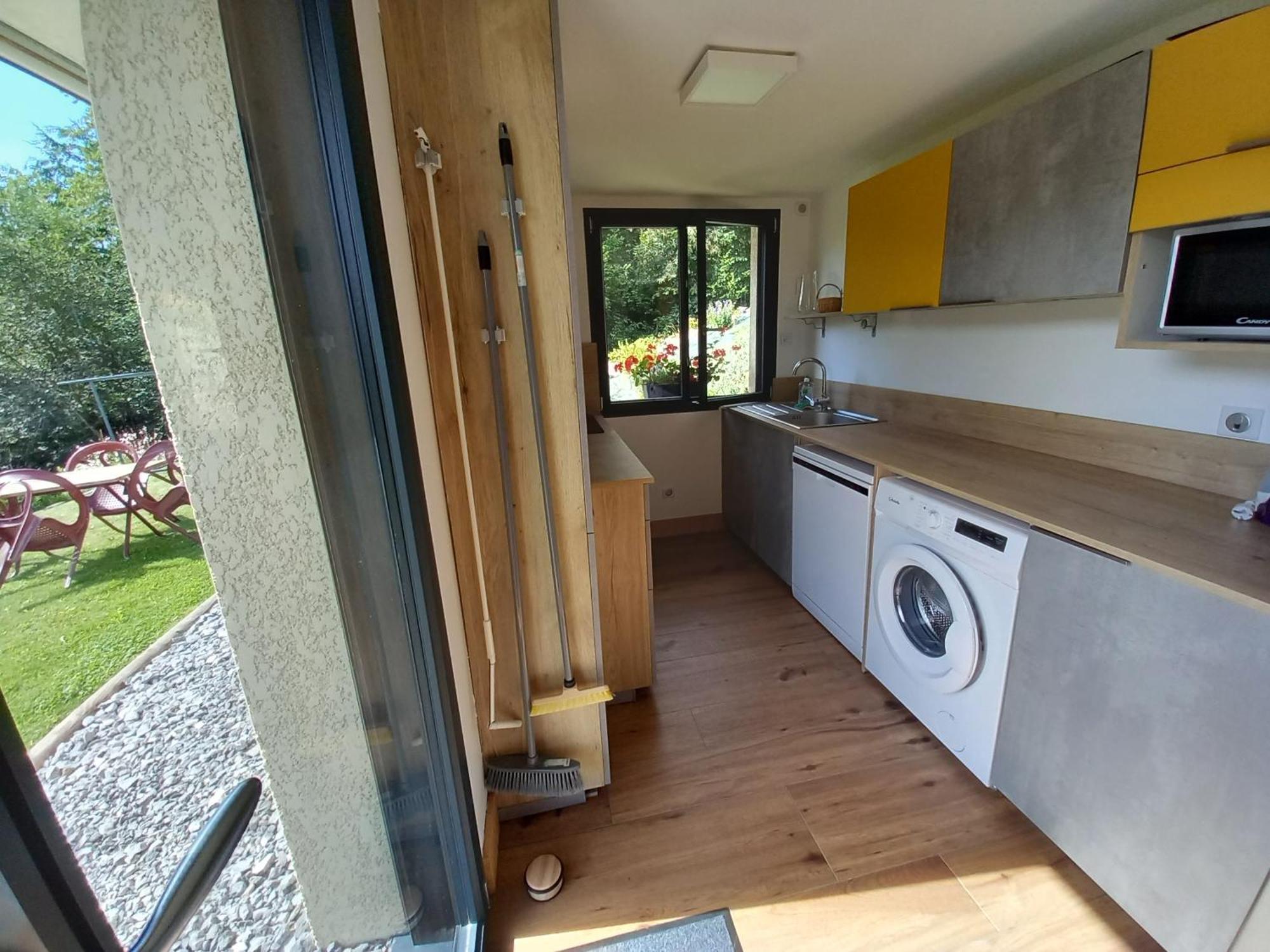 En Rez De Jardin Apartment Thenesol